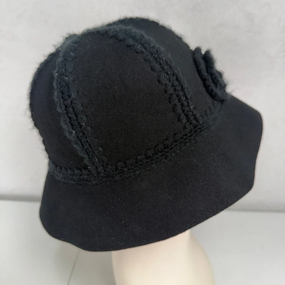Vintage Y2K Cloche Bucket Hat Black Wool Crochet Flower Trim Winter Boho Retro